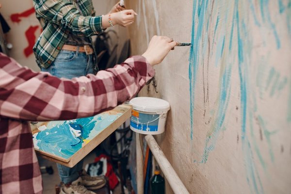 Les astuces incontournables pour maîtriser l'art de la décoration avec des bombes de peinture