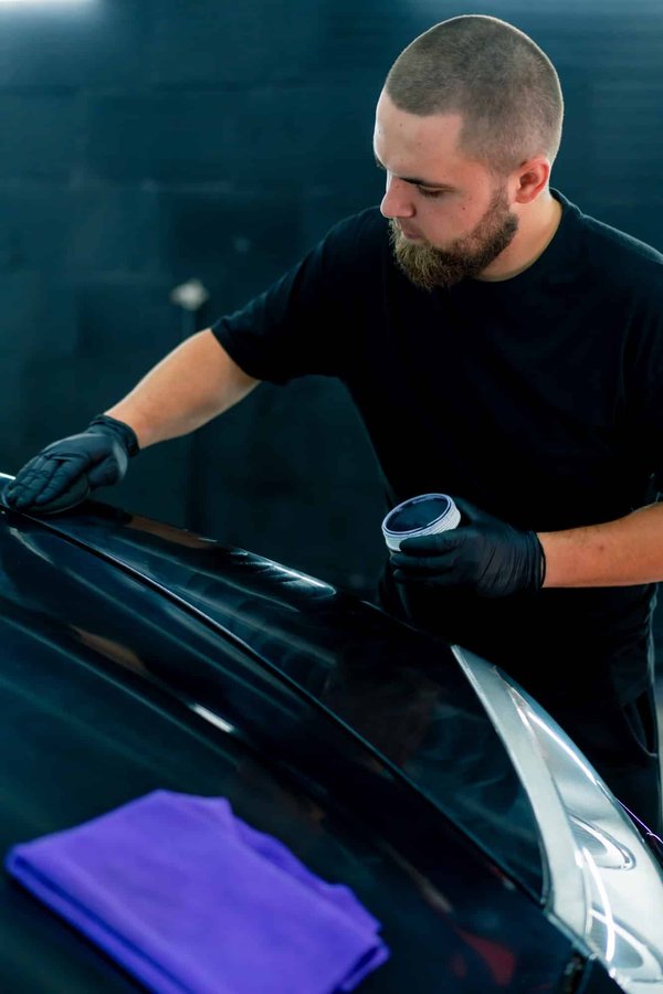 Quels produits et techniques sont recommandés pour la rénovation automobile?